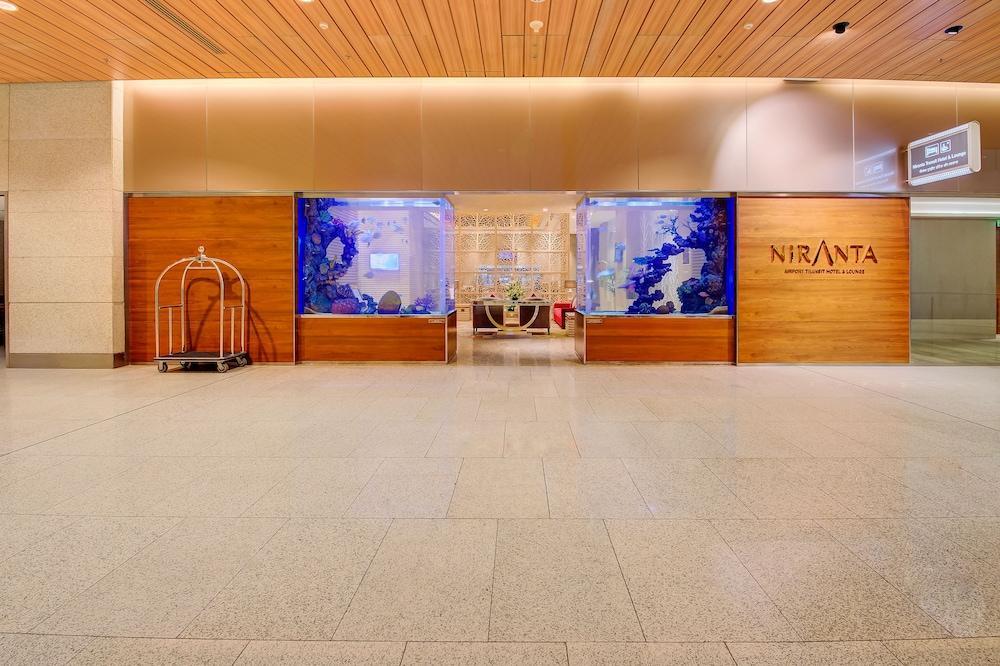 होटल Niranta Transit Hotel Terminal 2 Arrivals/Landside