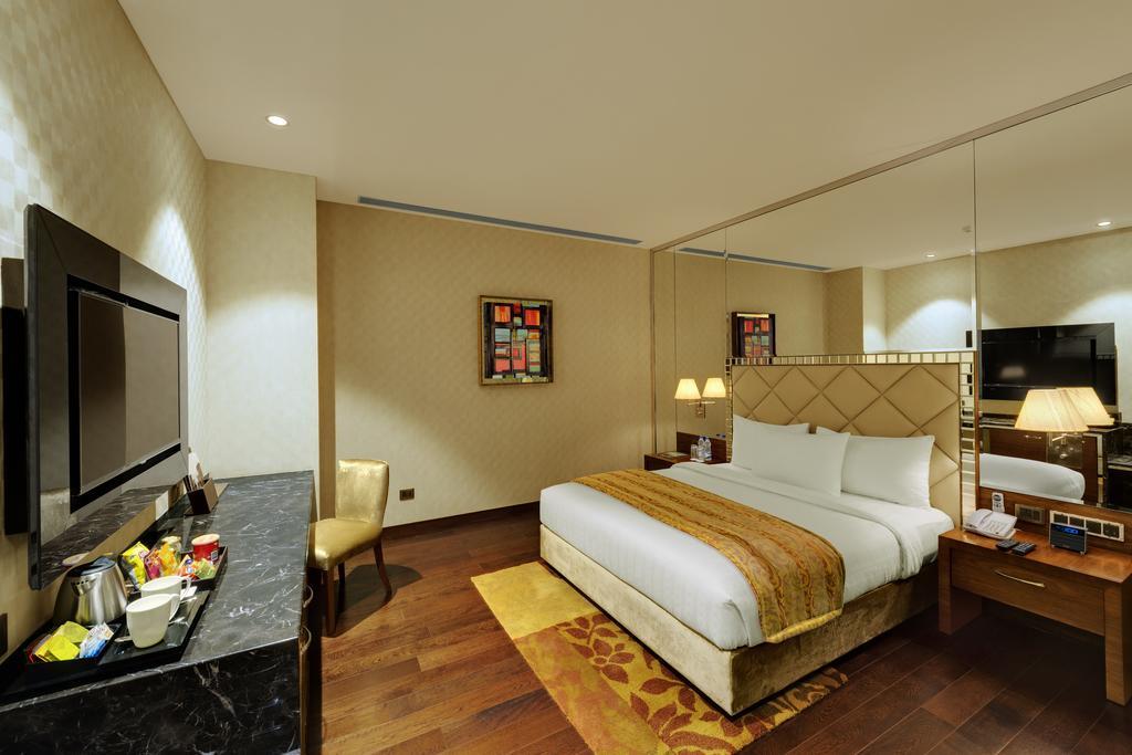 होटल Niranta Transit Hotel Terminal 2 Arrivals/Landside 4*