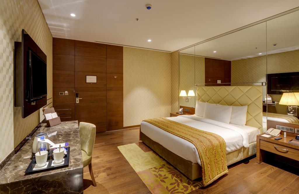 Niranta Transit Hotel Terminal 2 Arrivals/Landside होटल